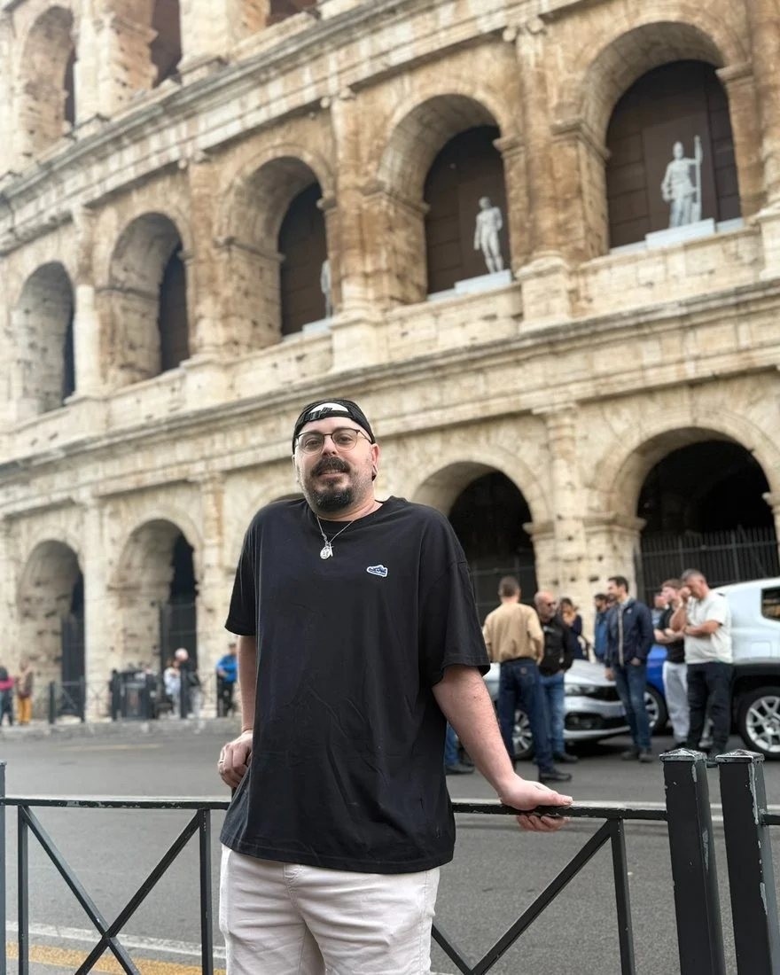 Raul Cadaval, sócio-fundador da GoHorse, em frente ao Coliseu, em Roma